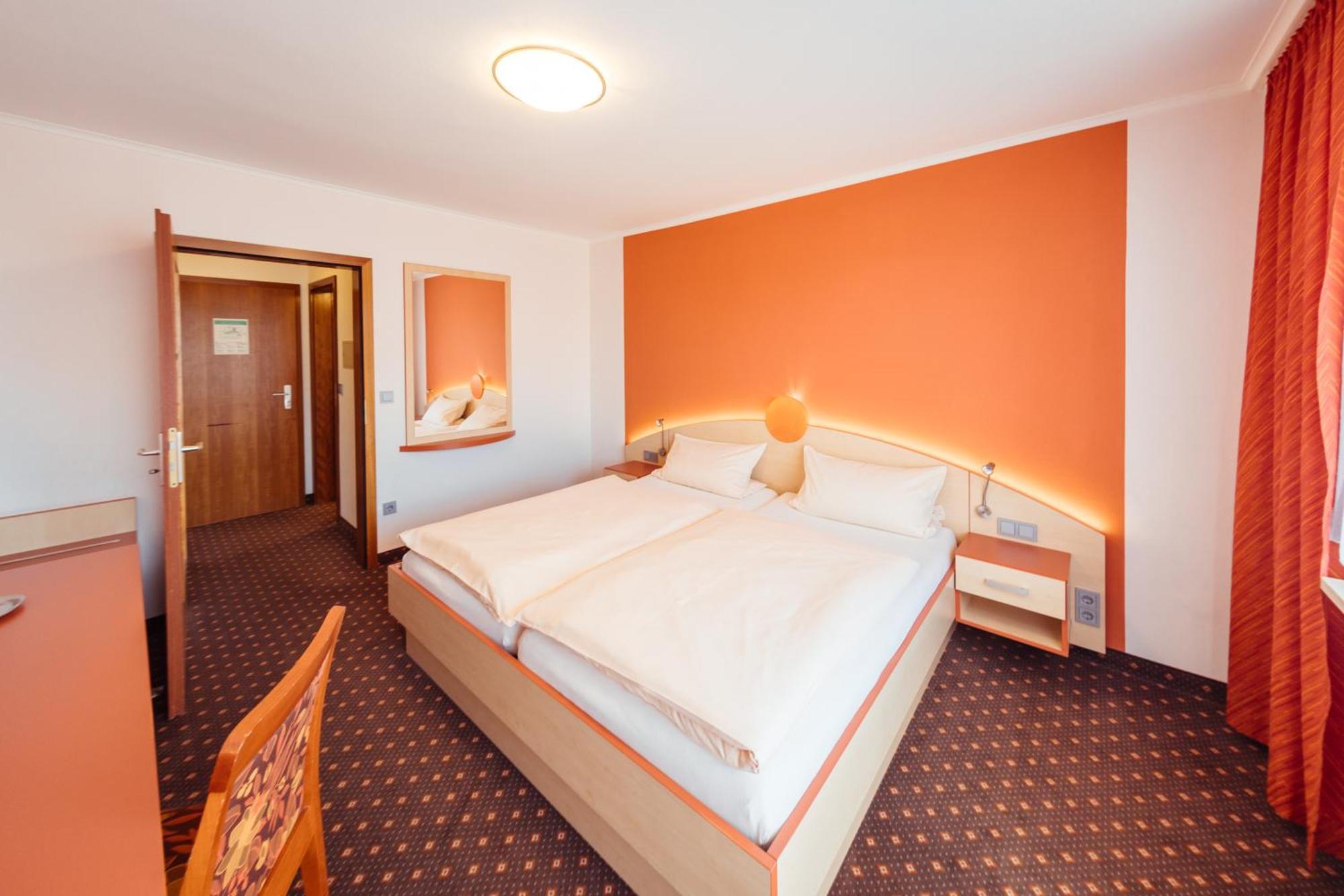 Hotel Sonnental Neusorg エクステリア 写真