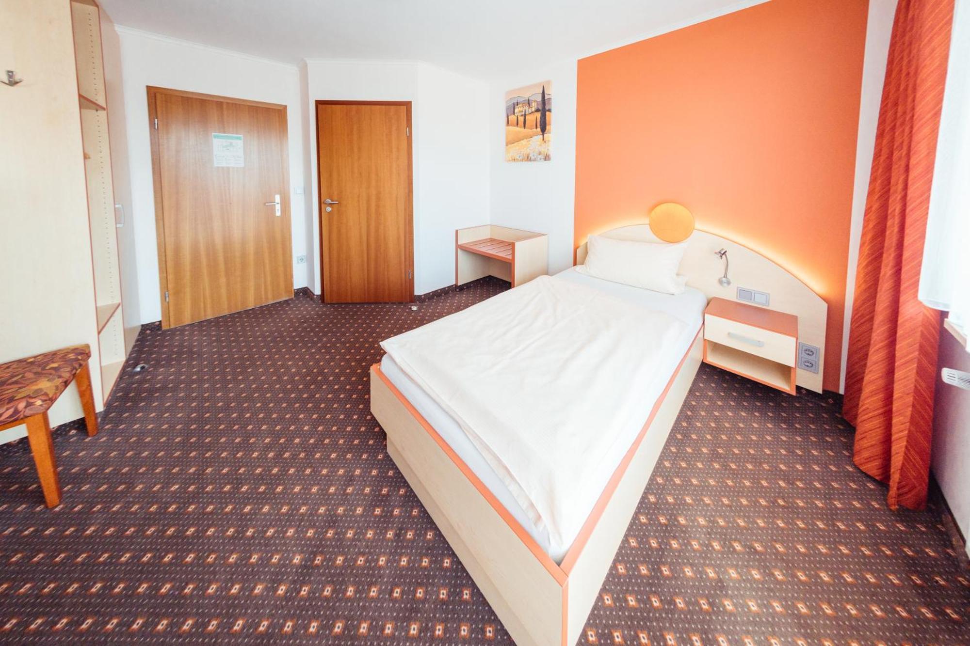 Hotel Sonnental Neusorg エクステリア 写真